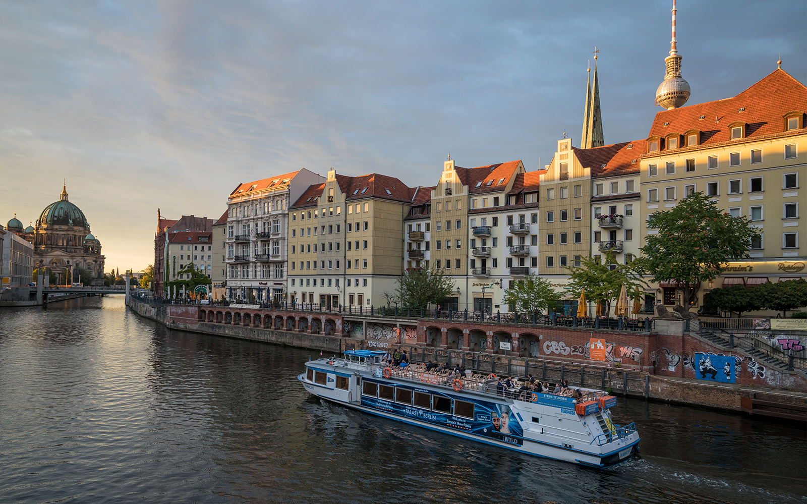 Image of 2.5-Hour City Boat Tour – Through the Center of Berlin to The West Harbor