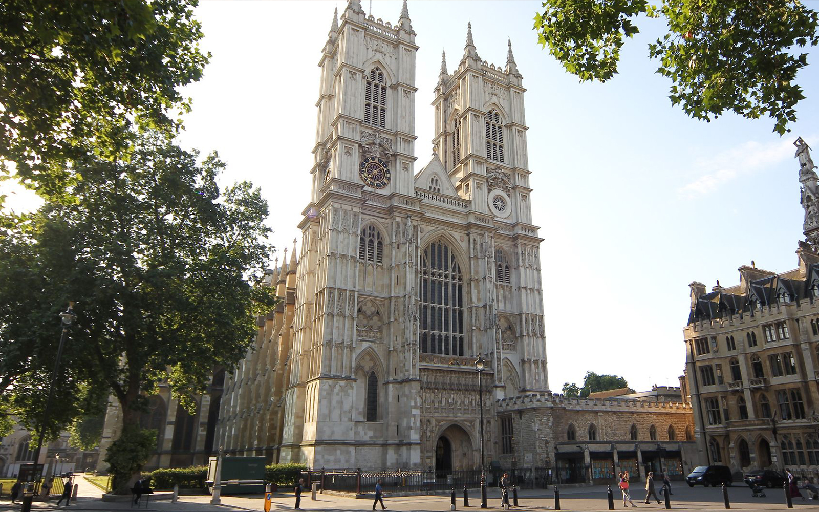 Image of Guided Bus Tour of Royal London & Westminster Abbey Visit with Afternoon Tea