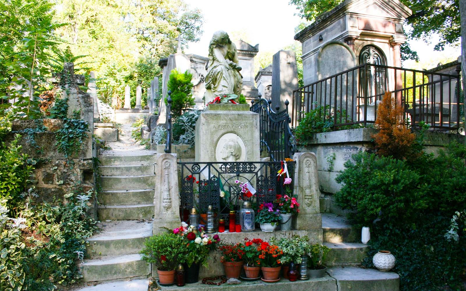 Image of Père Lachaise Cemetery Walking Tour