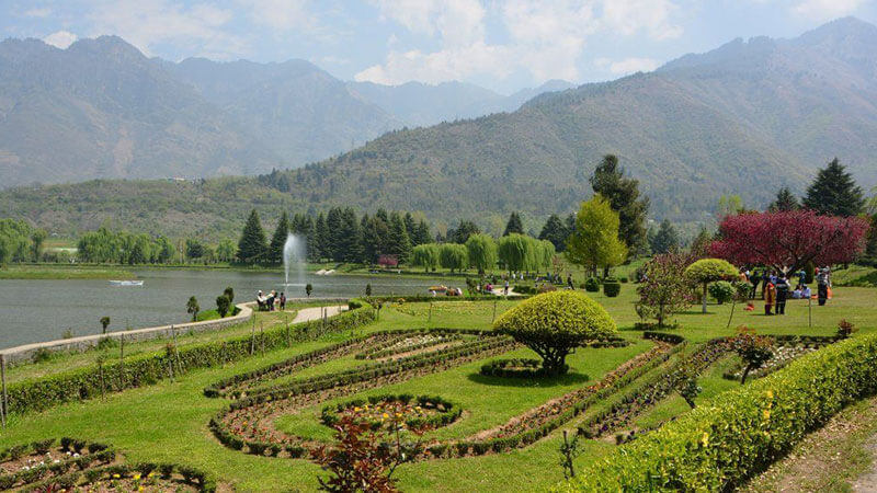 mughal gardens in kashmir