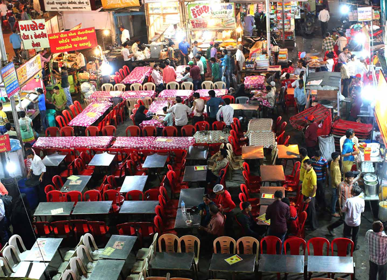 reasons to visit Ahmedabad... Scrumptious Street food at Manek Chowk