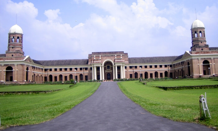 10 Famous Engineering Colleges Of India That Can Be Tourist Places
