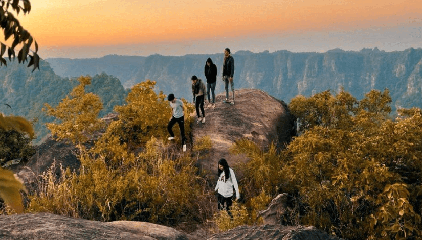 trekking