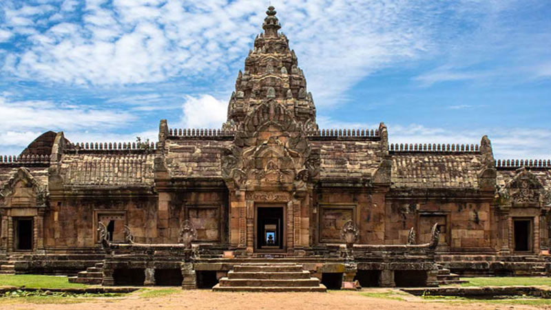 Visit 10 Most Incredible Temples In Thailand