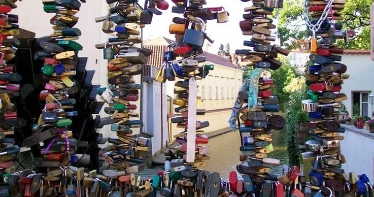 Top 10 Love Lock Destinations in the World –