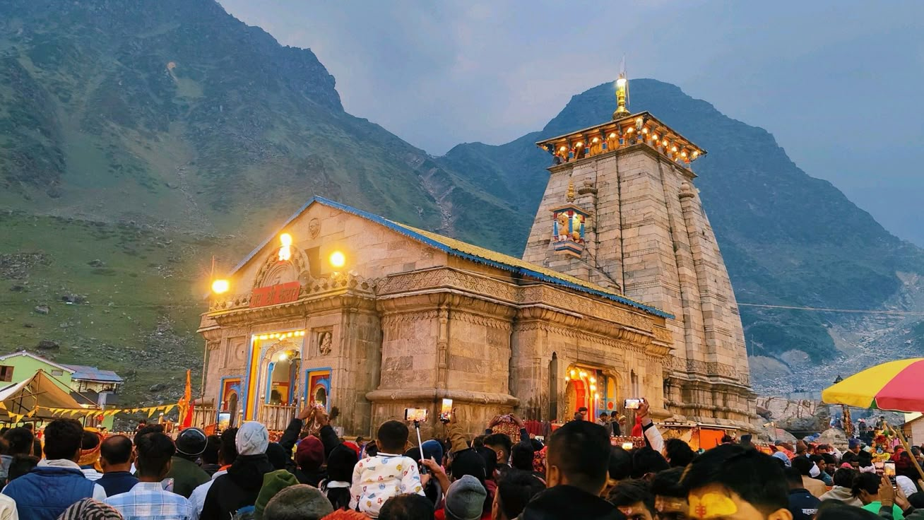 Kedarnath Jyotirlinga Darshan by Helicopter