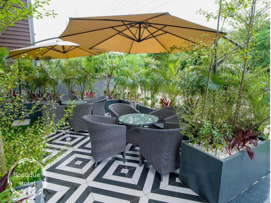 Saltstayz Select - Golf Course Road & Sector 57,,4 star