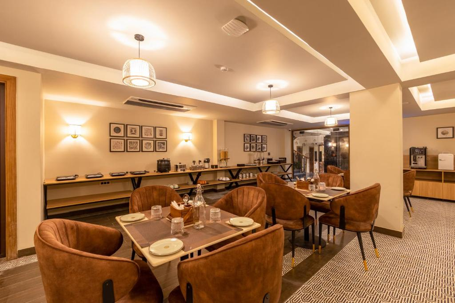 Saltstayz Premier - Sector 50 & Golf Course Ext Road,,3 star