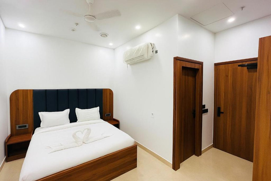 the metrostay at new delhi railway station