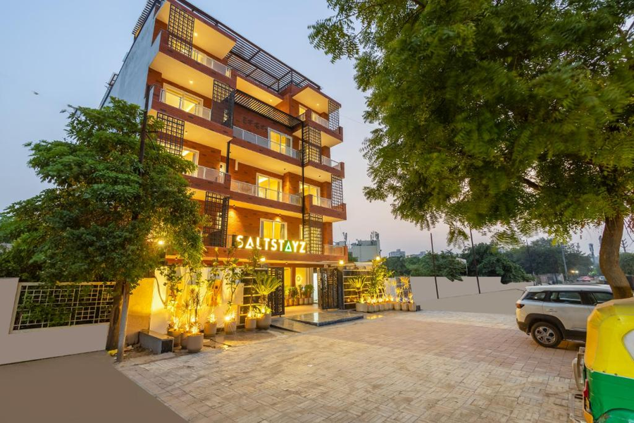 Saltstayz Premier - Sector 50 & Golf Course Ext Road,Golf Course Extension Road,3 star