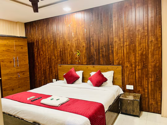 Hotel Nova Stay,Mahalaxmi Nagar,3 star