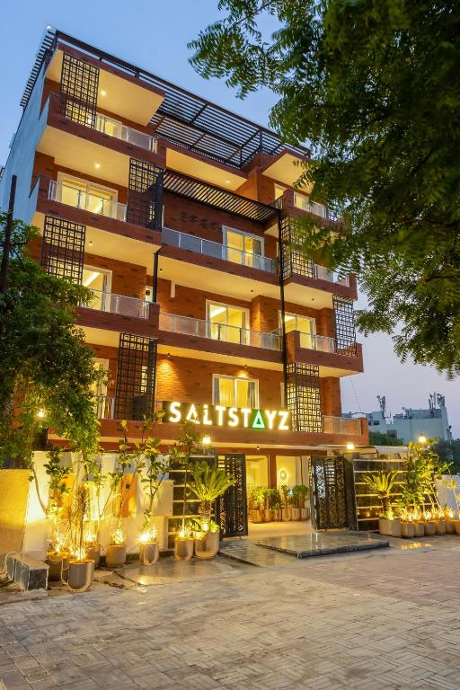 Saltstayz Premier - Sector 50 & Golf Course Ext Road,Golf Course Extension Road,3 star