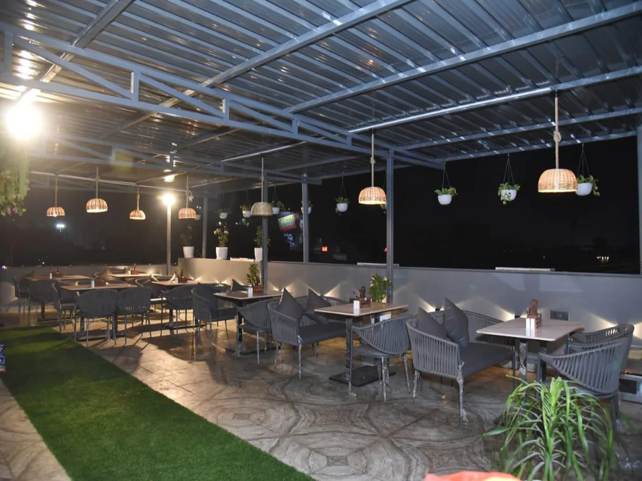 Hotel Aarchi International,Station Road,3 star