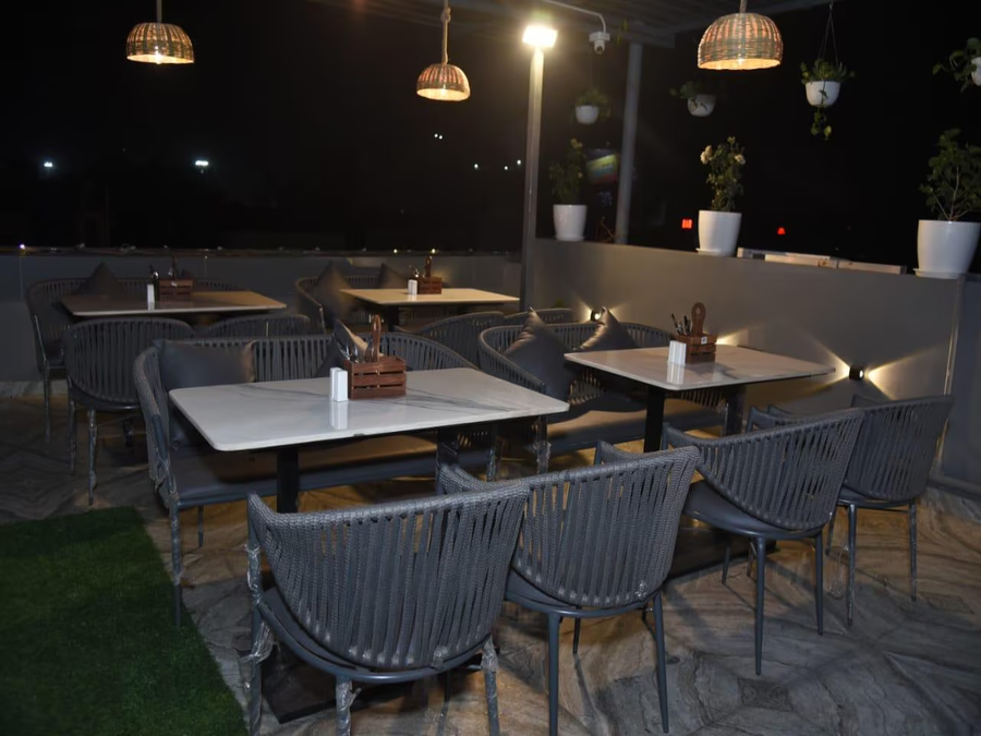 Hotel Aarchi International,Station Road,3 star