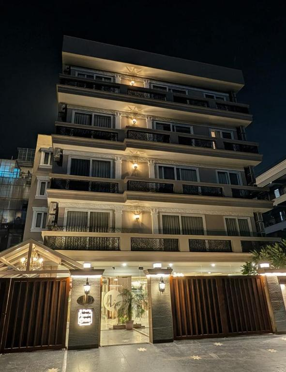 Flxho Horizon One - Luxury Hotel & Residences Golf Course Road, 2 Min From 42-43 Metro Station,,3 star