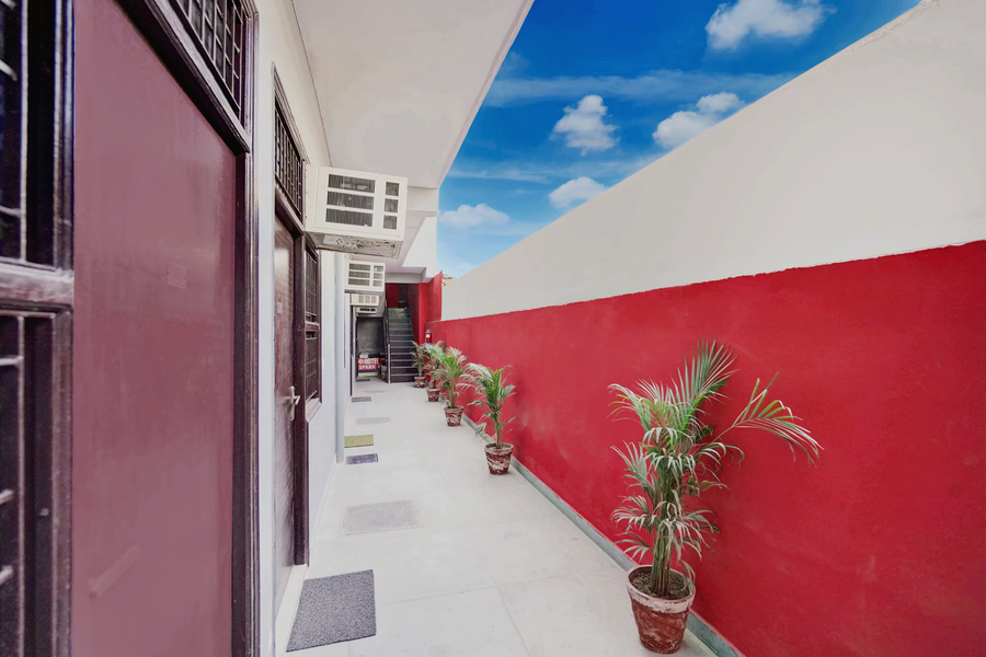 hotel spark inn near motherhood hospital