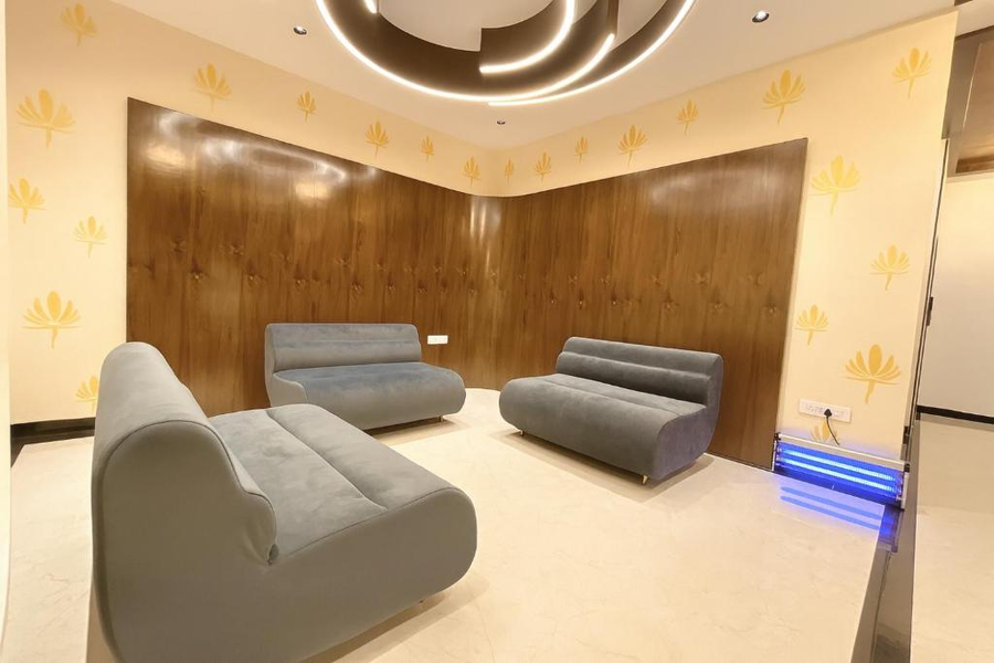Hotel Hill Park,Airport Rd, Shanti Nagar, Indore, Madhya Pradesh 452005,3 star