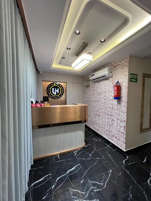 Hotel Luxurious Inn,,3 star