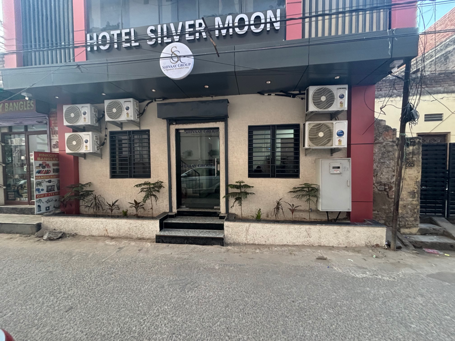 Hotel Silver Moon,284, Railway Station Road, Near Panchayati Dharmshala, Barodiya Colony, Gopalbari, Jaipur, Rajasthan 302006,3 star