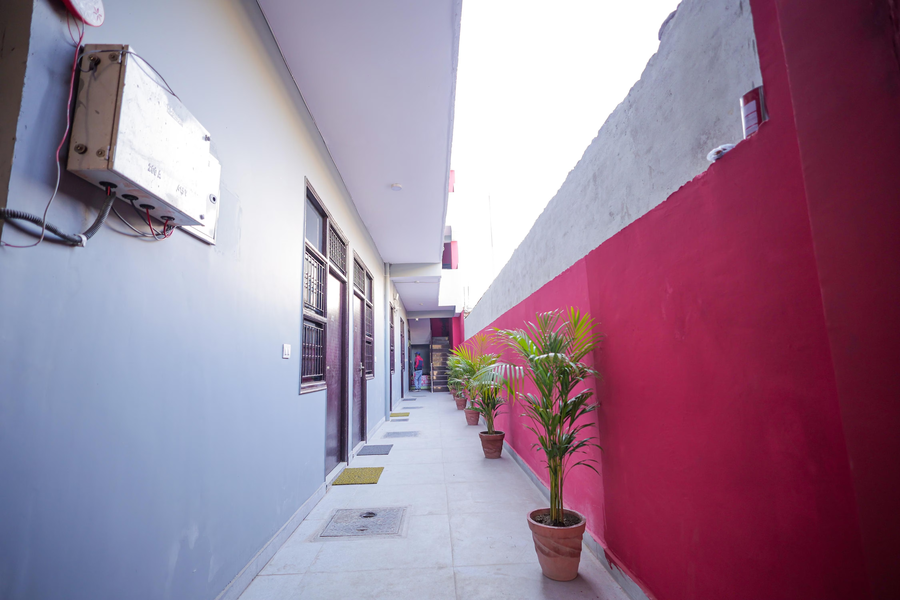 Hotel Spark Inn | Near Motherhood Hospital,Sector 49, Noida,3 star