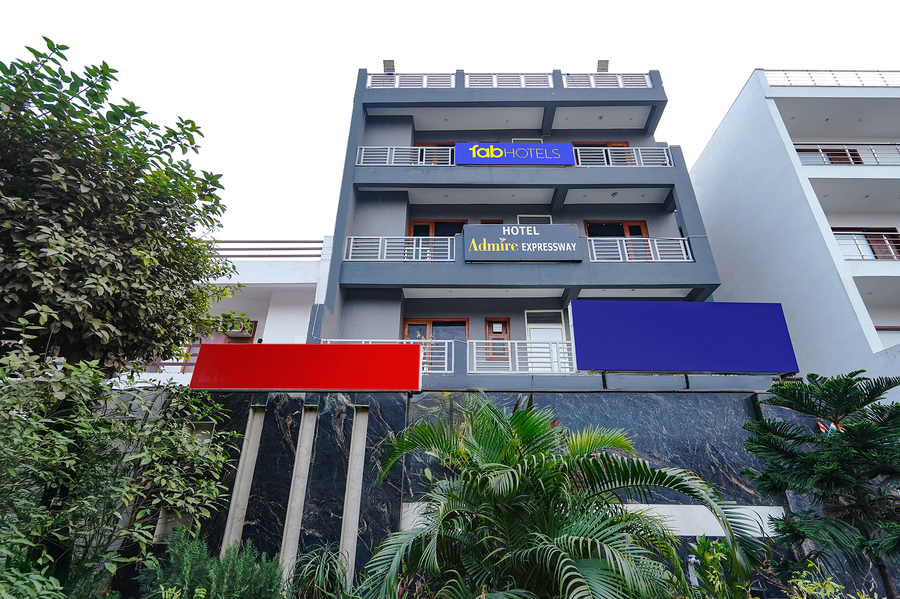 fabhotel expressway 135