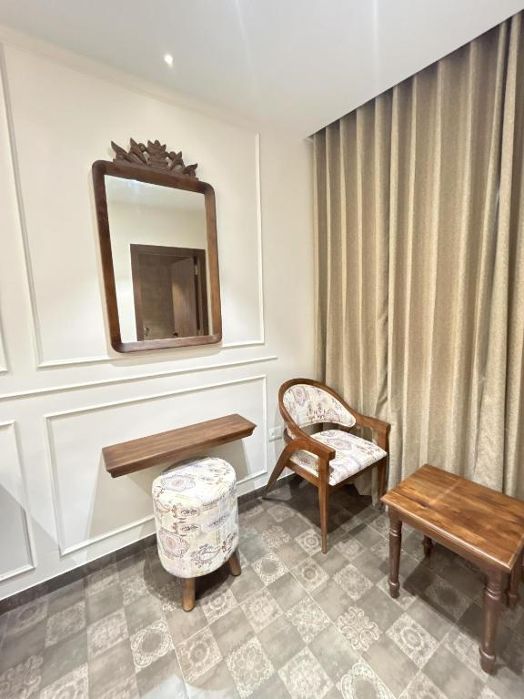 Hotel Amico Inn,,3 star