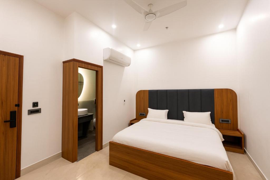 the metrostay at new delhi railway station