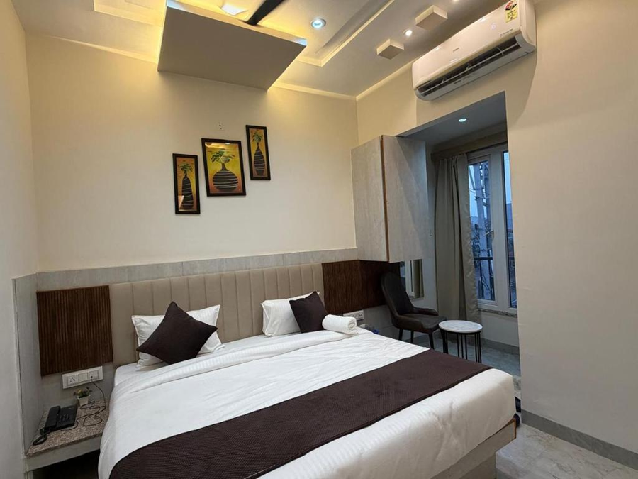 Hotel Maniratna Premium,,3 star