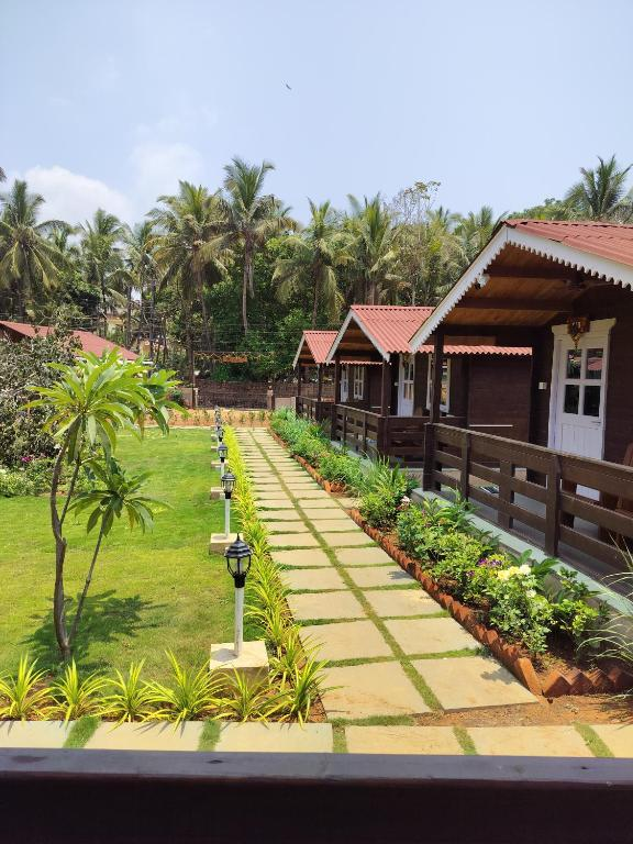 B R Cottages,,3 star