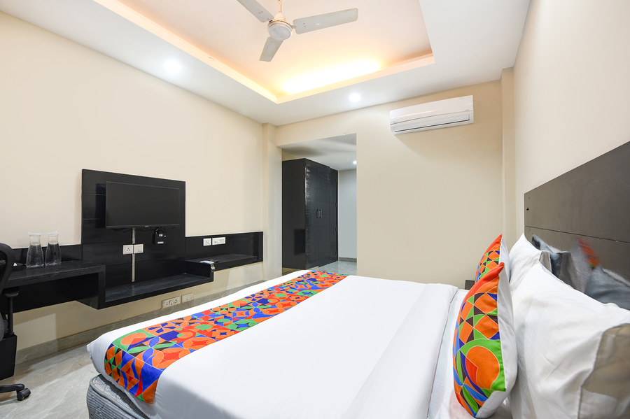 Fabhotel Giriraj Hospitality,House No-Ma-69, Maulsary Avenue, Dlf City Phase-3, Dlf Phase Iii, Gurgaon 122010,3 star