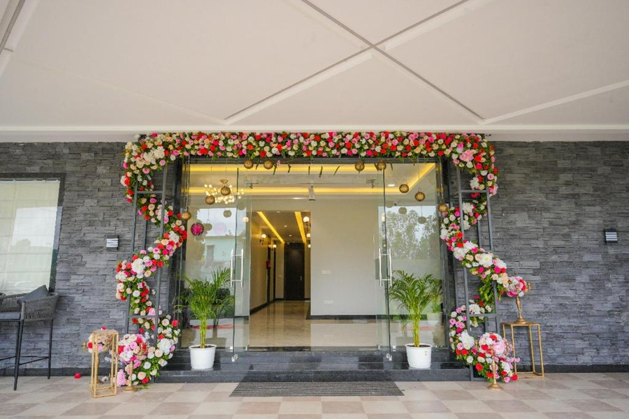 The Carnation Mound,,3 star