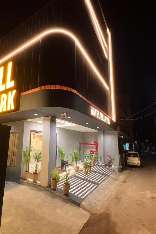 Hotel Hill Park,Airport Rd, Shanti Nagar, Indore, Madhya Pradesh 452005,3 star
