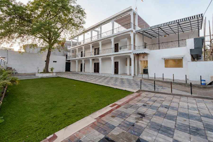 hotel shiv vilas palace