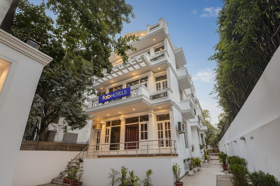 Fabhotel Royal Spark Inn,DLF PHASE 2,3 star
