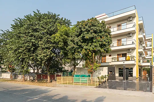 lime tree hotel and apartments noida sector 51