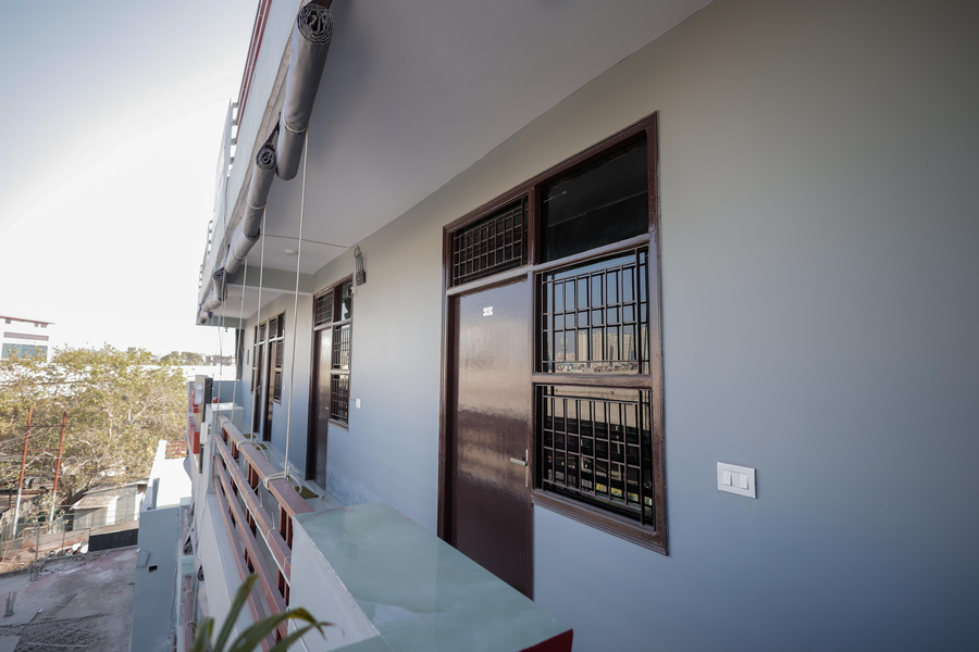 hotel spark inn near motherhood hospital