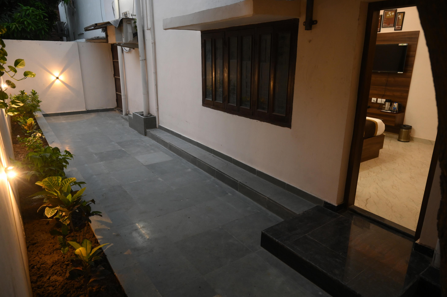 The Golden Villa,,3 star