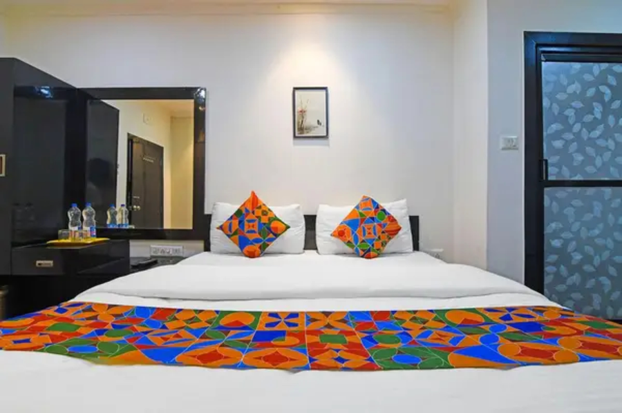 Fabhotel Demattrie Budget,15K, Mirza Ghalib Street, 4Th Floor, Park Street, Kolkata 700016,3 star