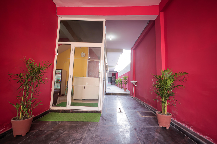 hotel spark inn near motherhood hospital