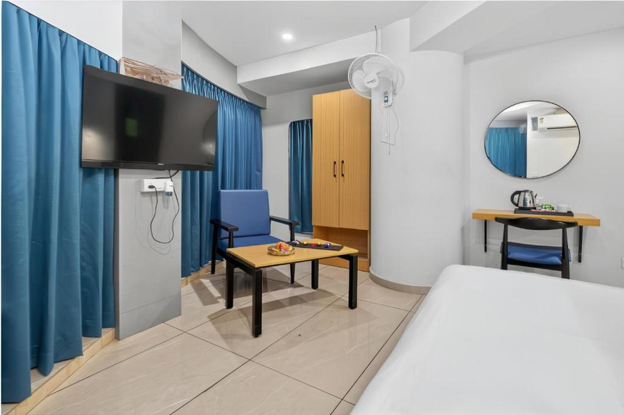 Rooms To Go,,3 star