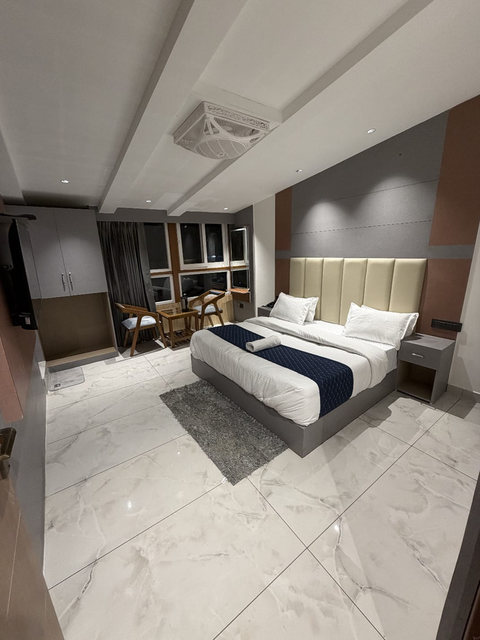 The Moonsoon Inn,Mall Rd,3 star