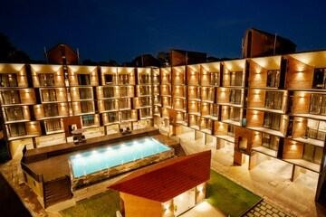 sinq village executive apartments