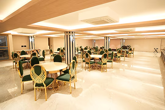 Aayra Dehradun,Chironwali,3 star