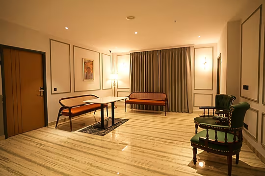 Aayra Dehradun,Chironwali,3 star