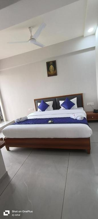 Hotel Cloud 7,Ahmedabad Railway Station, Ahmedabad,3 star