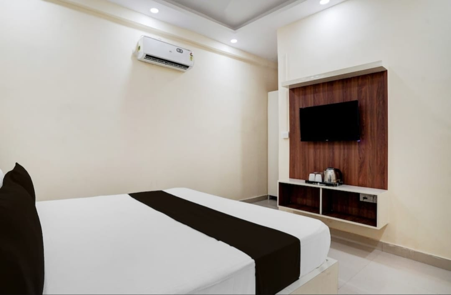 Hindon Motel Residency,Sector 63  ,3 star