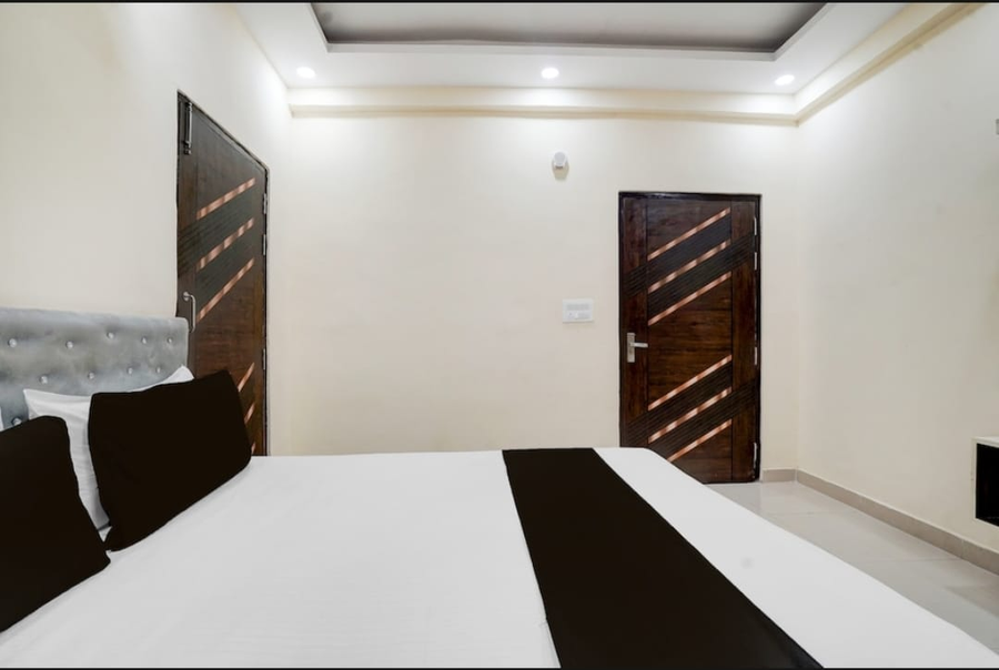 Hindon Motel Residency,Sector 63  ,3 star