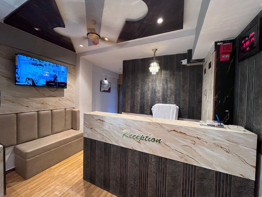 privilon hotel prahladnagar