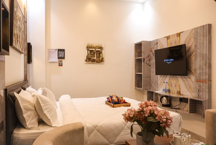 The Glam By Sandane Homes,Ansal Golf Link -1,3 star