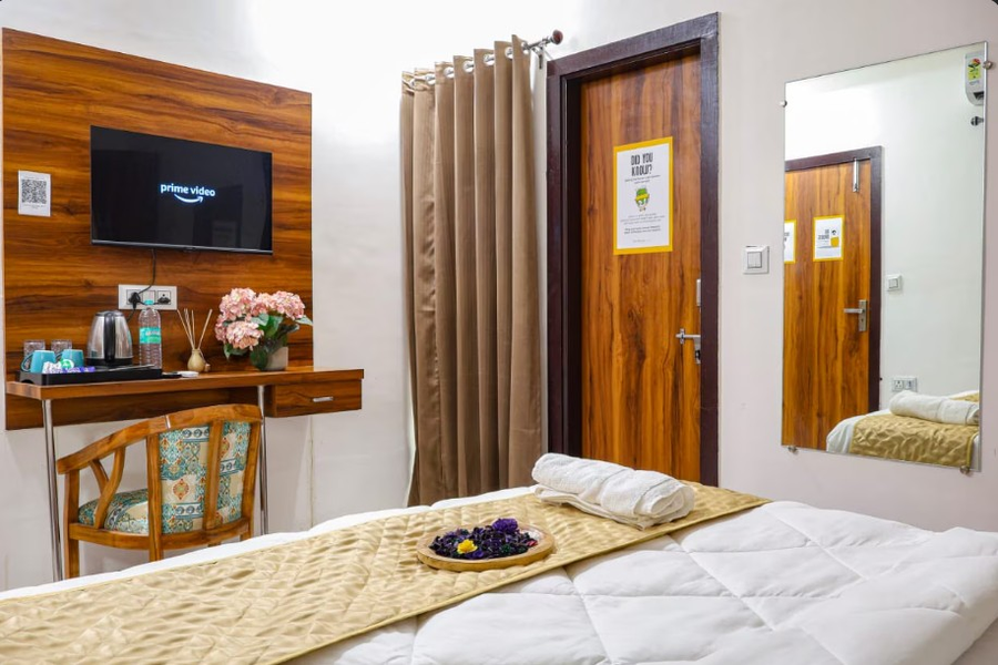Coco House,Ansal Golf Link -1,3 star